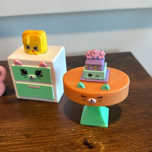 Shopkins Mixed Lot of 7 Shopkins - Picture 2 of 3